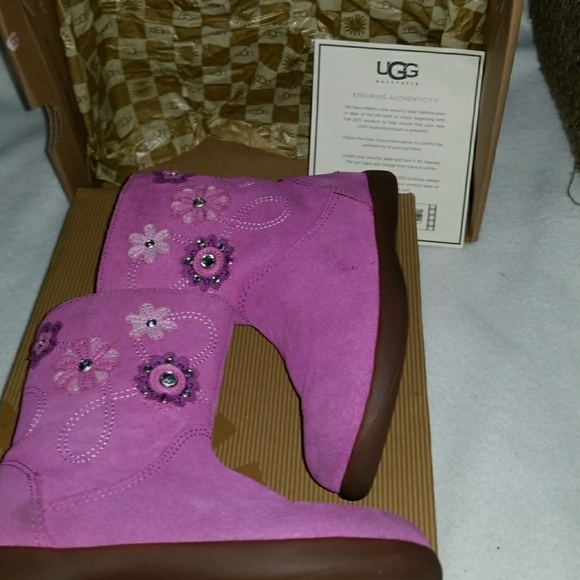 UGG Other - UGG GIRLS T FLOWER BOOTS
